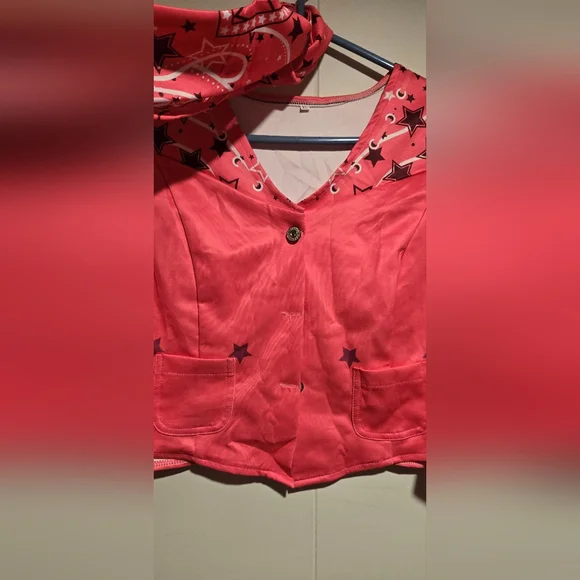 Red Star Patterned Vest - Picture 4 of 5